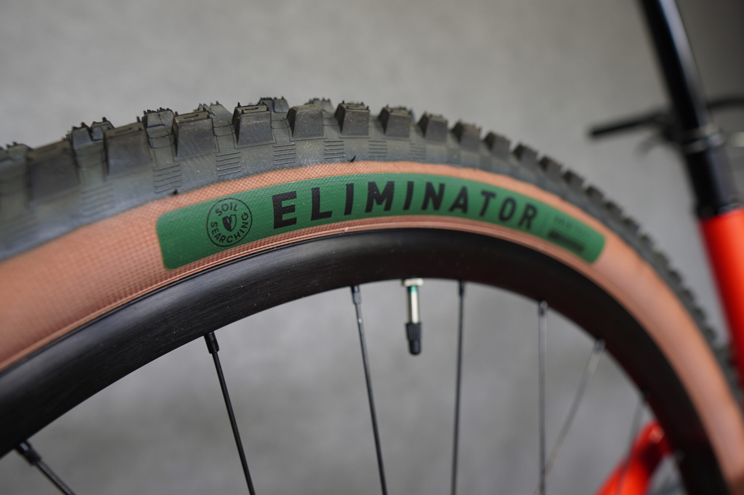 愛車のイメチェンに！タンサイドウォールのMTBタイヤ カッコいいですよ