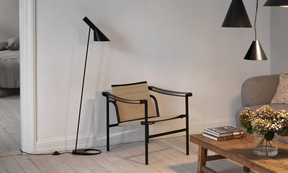 AJ フロアランプ / ブラック 真鍮ポリッシュLouis Poulsen（ルイス