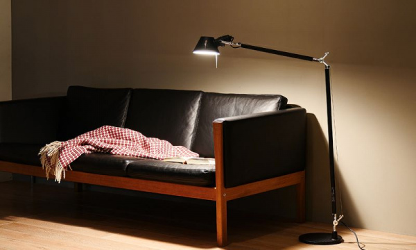 トロメオ リーディングフロアランプ / ブラックArtemide（アルテミデ