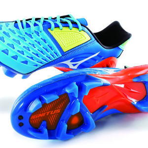 本田圭佑選手をサポートするミズノの最新スパイク | サカイク