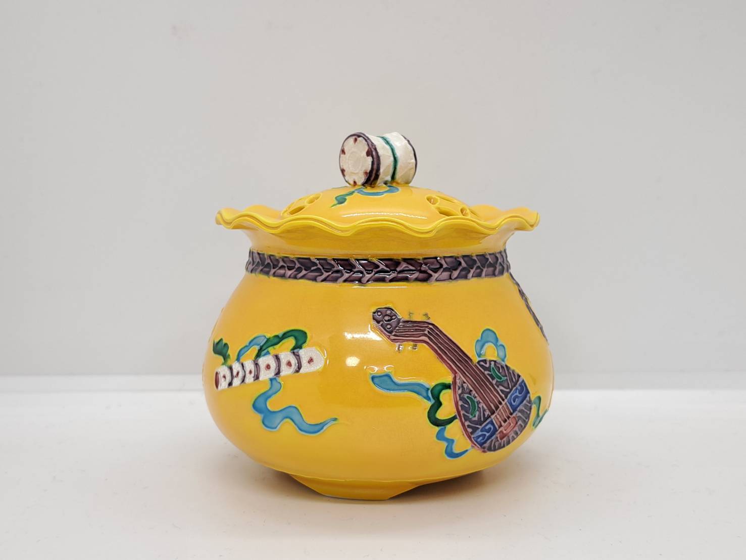 高野昭阿弥 黄交趾 楽器の絵 香炉 | 新栄堂