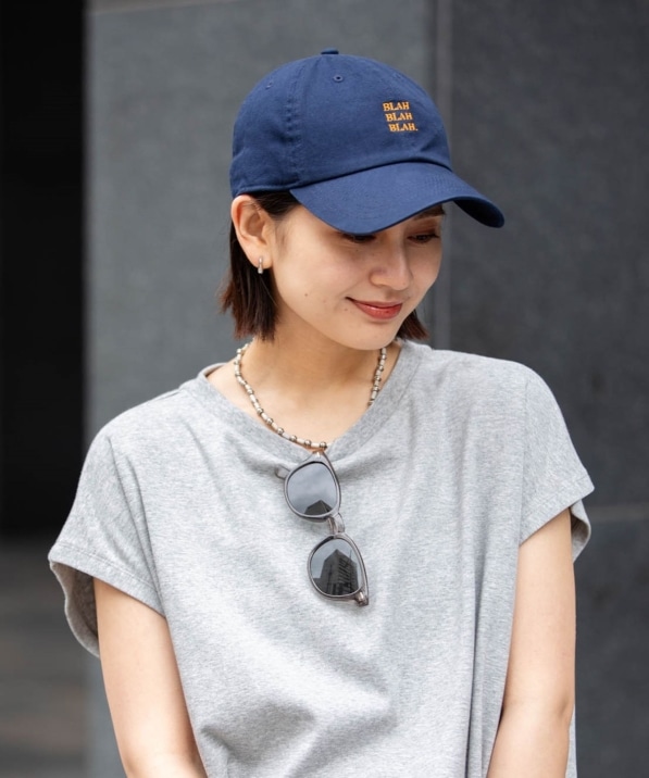 一部WEB限定】newhattan: BLAH BLAH BLAH. 刺繍 ベースボールキャップ