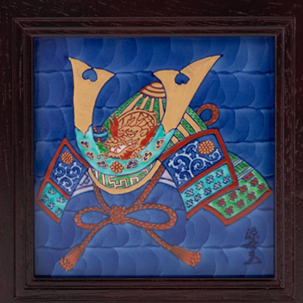 染錦兜絵 陶額（中） ｜ 有田焼の源右衛門窯公式オンラインショップ