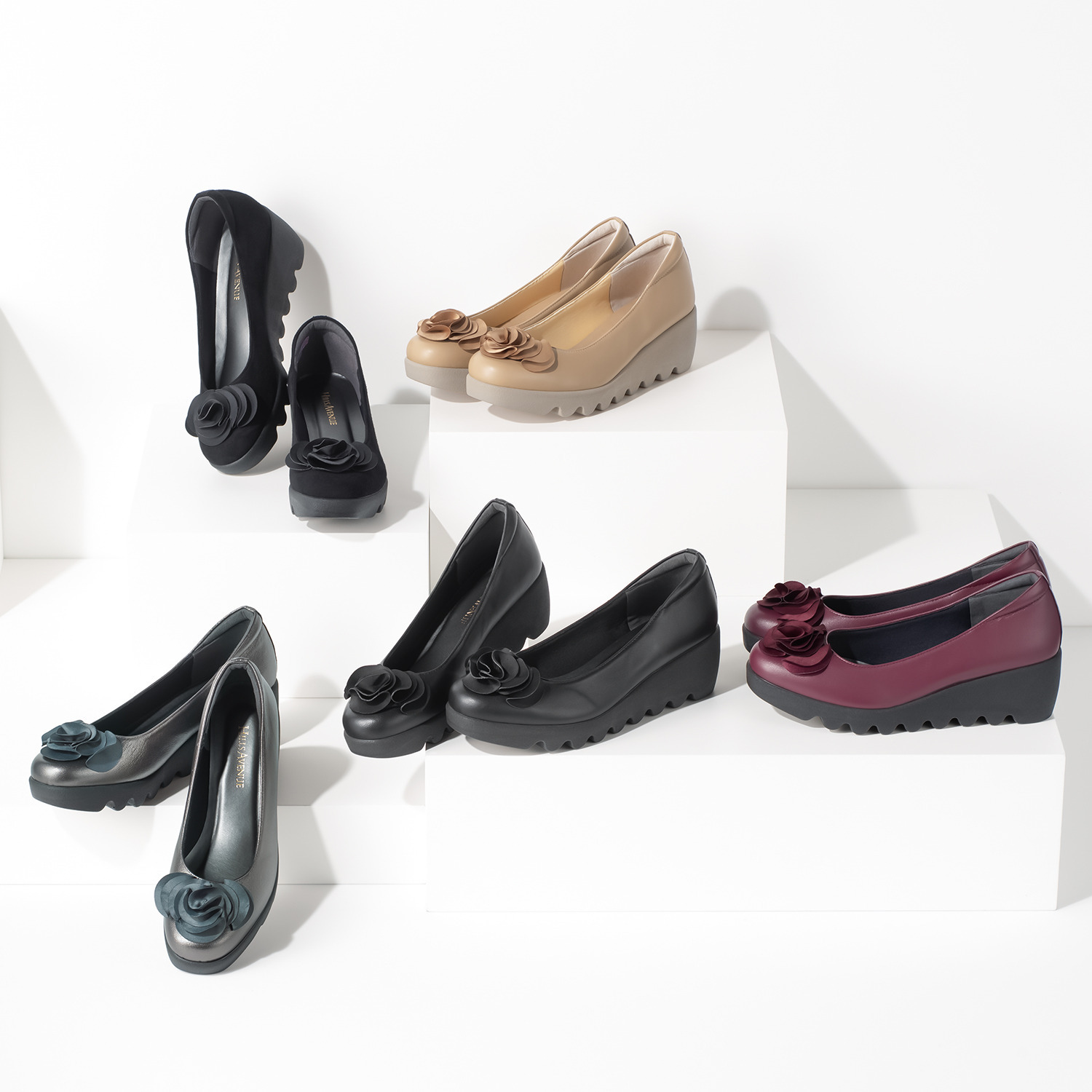 ヒルズアヴェニュー ＜日本製＞ レザー フラワーモティーフ ウェーブ