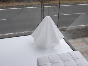 倉俣史朗がデザインしたフロアライト “ オバQ ” | 印旛のスタジオ - SHSTT