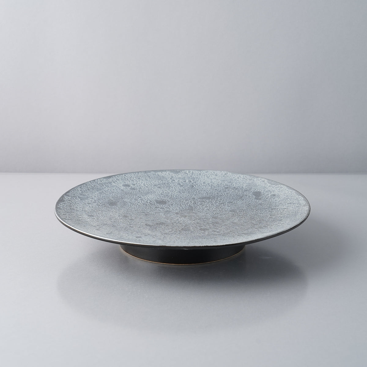 有田焼 泡化粧シリーズ 高台プレート(L) 22.5cm 吉右エ門製陶所の通販