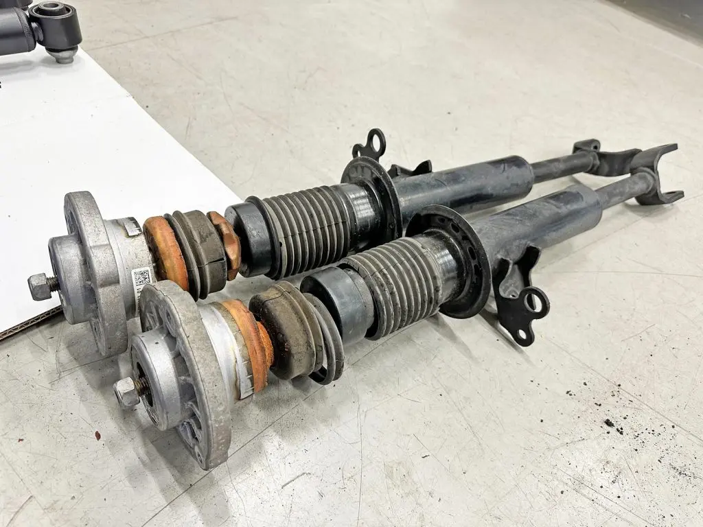 BMW F10 523i の純正サスペンションをSACHS Performance PLUSにて