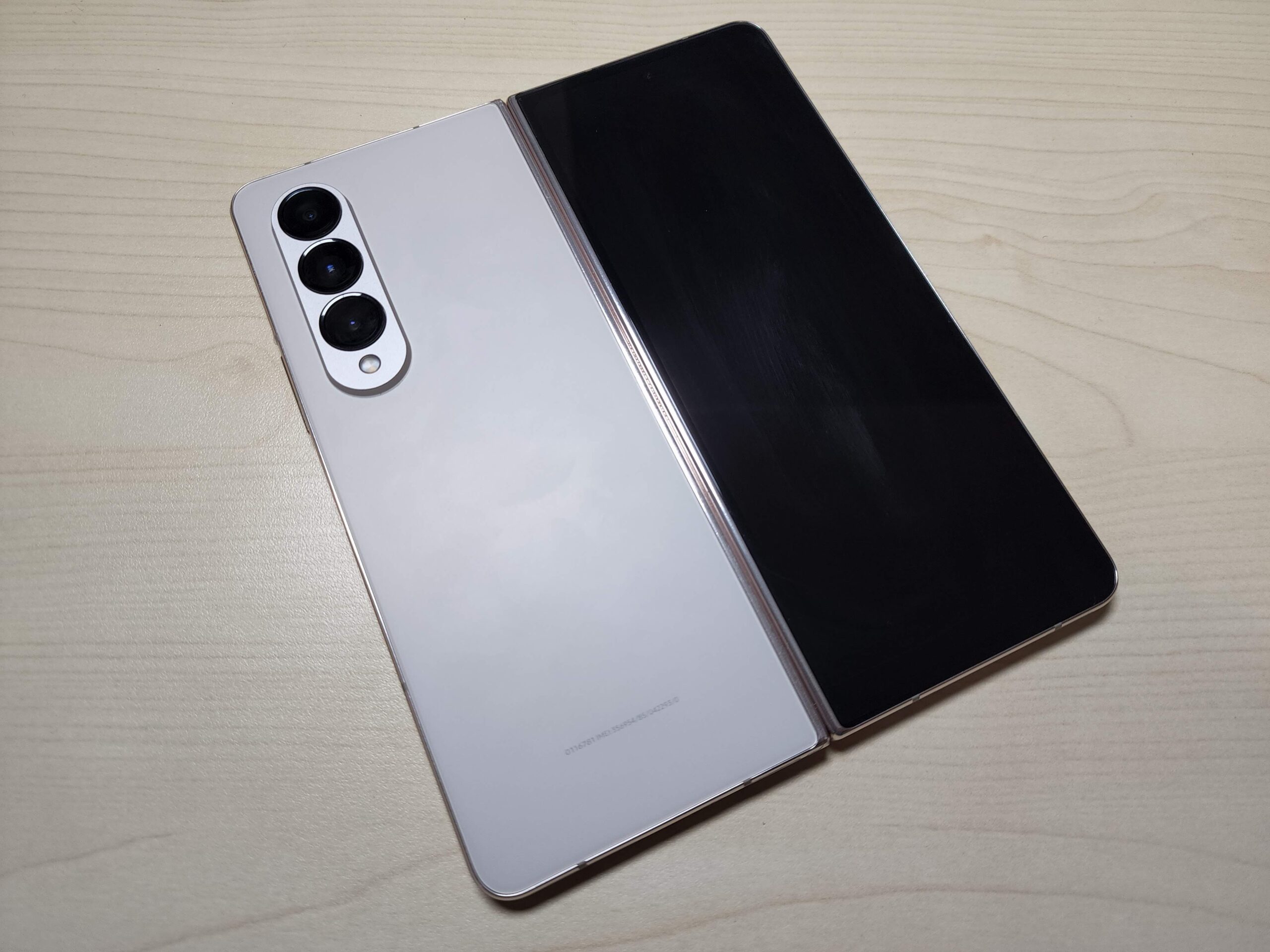 Galaxy Z Fold4 最速！開封レビュー】ベージュの高級感がたまらない