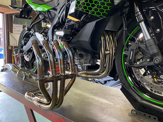 Ninja ZX-25R | 忠さんが陣頭指揮をとってマフラーを開発していく実際