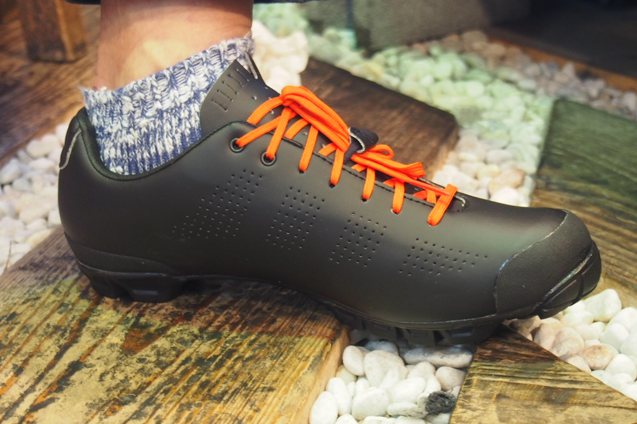 BLOG GIRO/ジロ EMPIRE/エンパイア VR90 Black/Glowing Red | 京都の