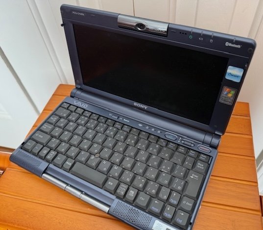 1998年発売のSONY「VAIO」】28年前の名機をいま手に取る「異色の横長