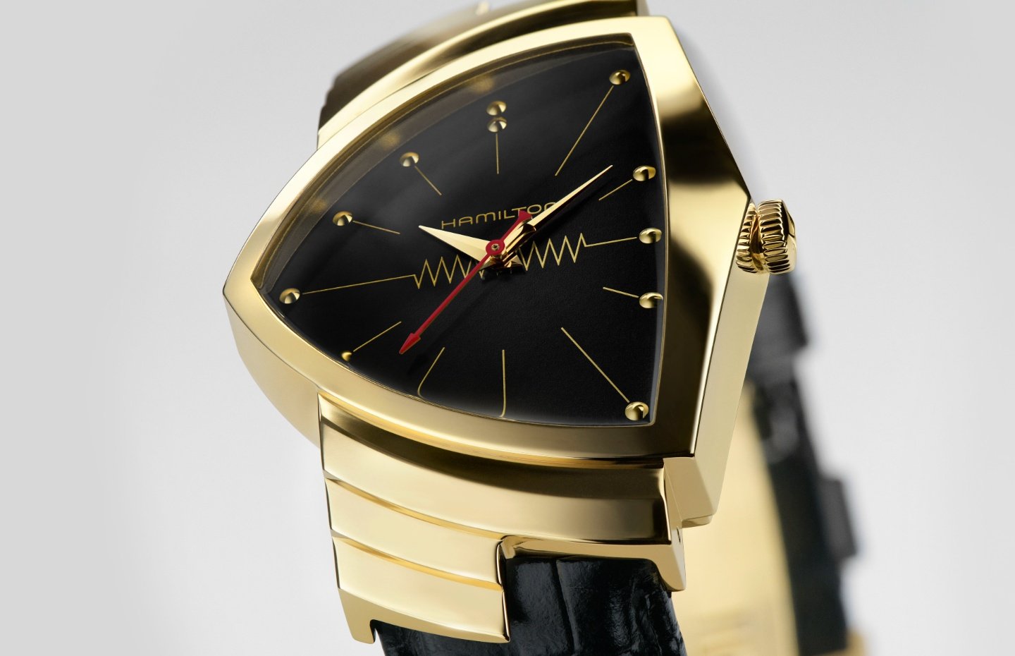 ハミルトンの定番「ベンチュラ」に、イエローゴールドの14金製限定