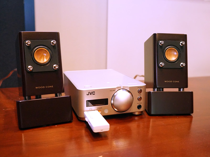 JVC、名刺サイズの超小型ウッドコーンオーディオシステム「EX-NW1