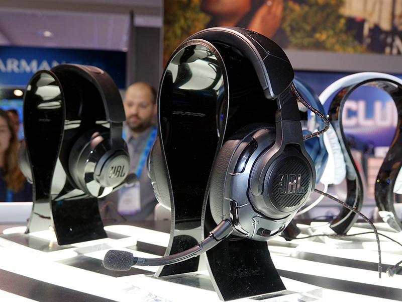 CES＞JBL、初のゲーミングヘッドセット「JBL Quantum」。独自技術搭載