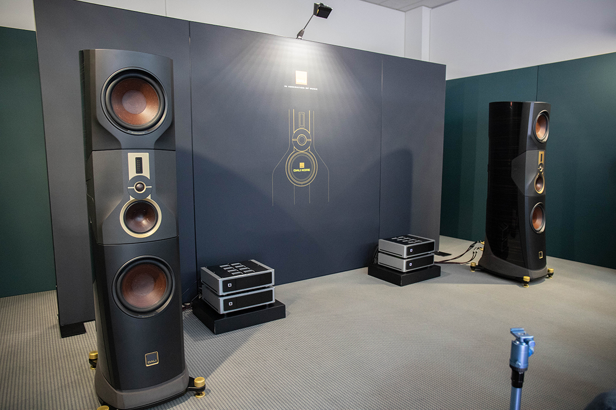 HIGH END＞DALIが最上位「KORE」／DYNAUDIOアクティブSP「FOCUS」刷新