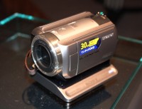 ソニー、30GB HDD搭載のSD画質ビデオカメラ「DCR-SR60」を発売 - PHILE WEB