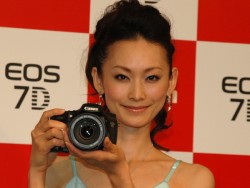 キヤノン、デジタル一眼レフ「EOS 7D」を発売 － 1080/24pの動画撮影に