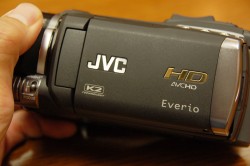 ビクター、高画質＆高性能のハイクラス“Everio”「GZ-HM400」を発売