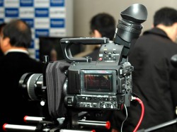 パナソニック、マイクロフォーサーズ規格の業務用HDカメラ「AG-AF105
