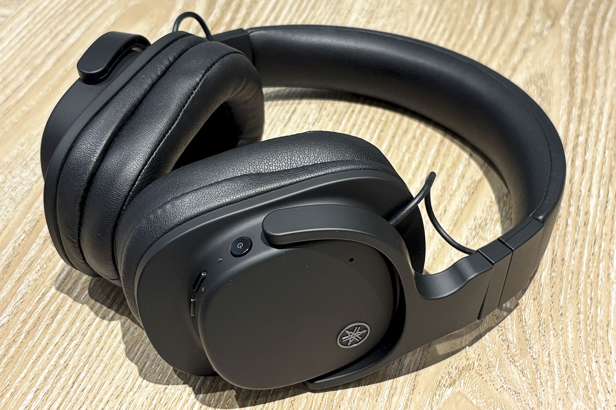 ヤマハのワイヤレスヘッドホン「YH-L500A」とタブレットなら家でも移動