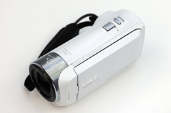 ソニー、バッテリー込み215gの超軽量“ハンディカム”「HDR-CX470