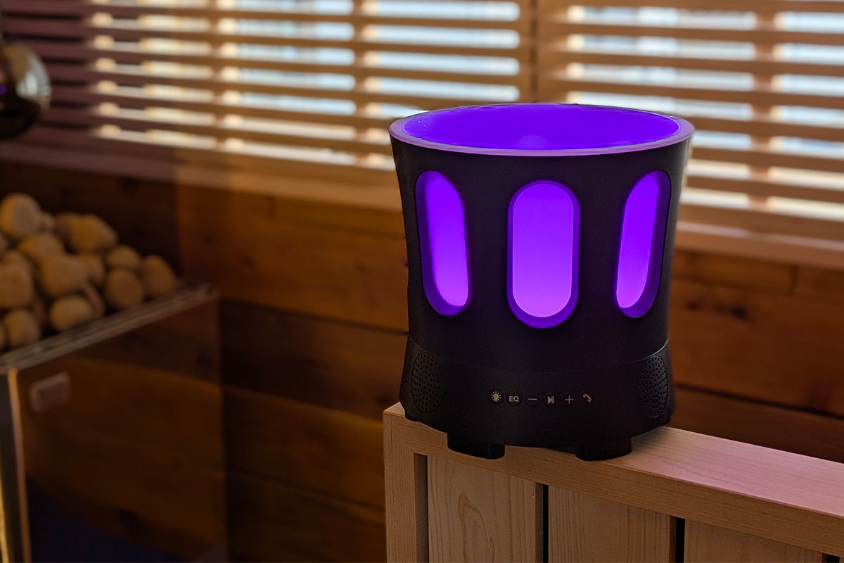 サウナでも使用できるBluetoothスピーカー「ZONE Speaker」。ロウリュ