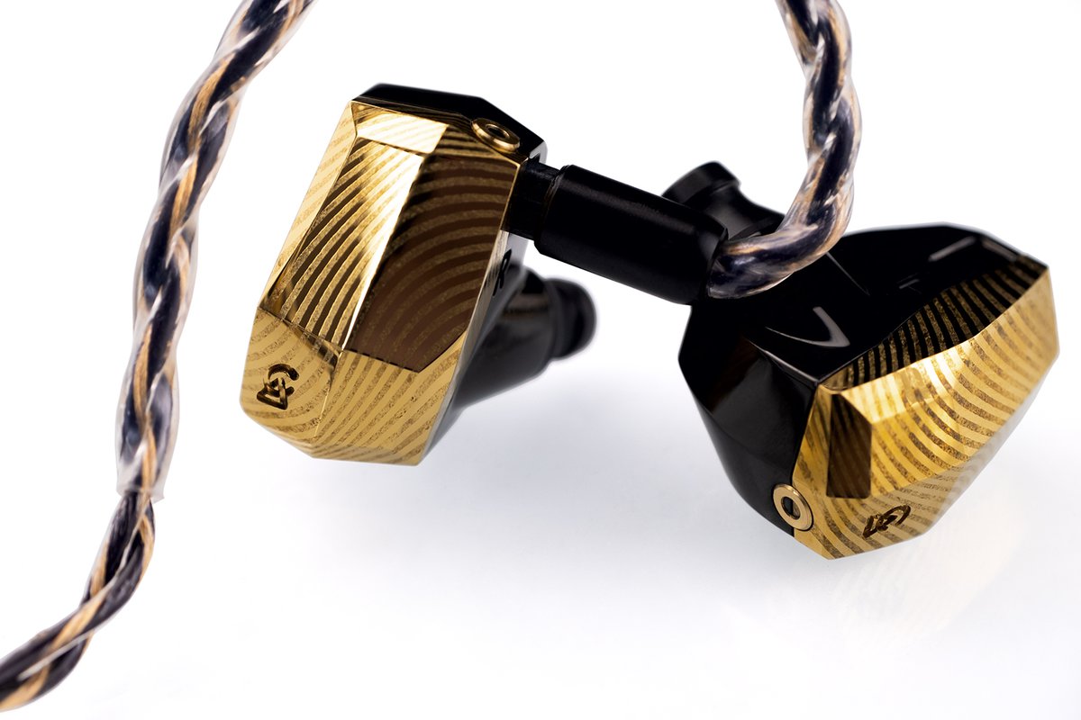 Campfire Audio、イヤモニ製造10周年を記念したダマスカス鋼フェイスの