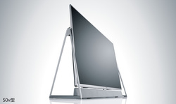 パナソニック、別筐体スピーカー採用でデザインと音質にこだわった“4K