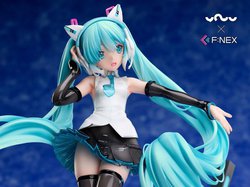 猫耳ヘッドホンを着けた初音ミクの1/7スケールフィギュア、予約受付