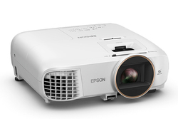 10万円台前半プロジェクターの“鉄板”モデル、エプソン「EH-TW5650」で
