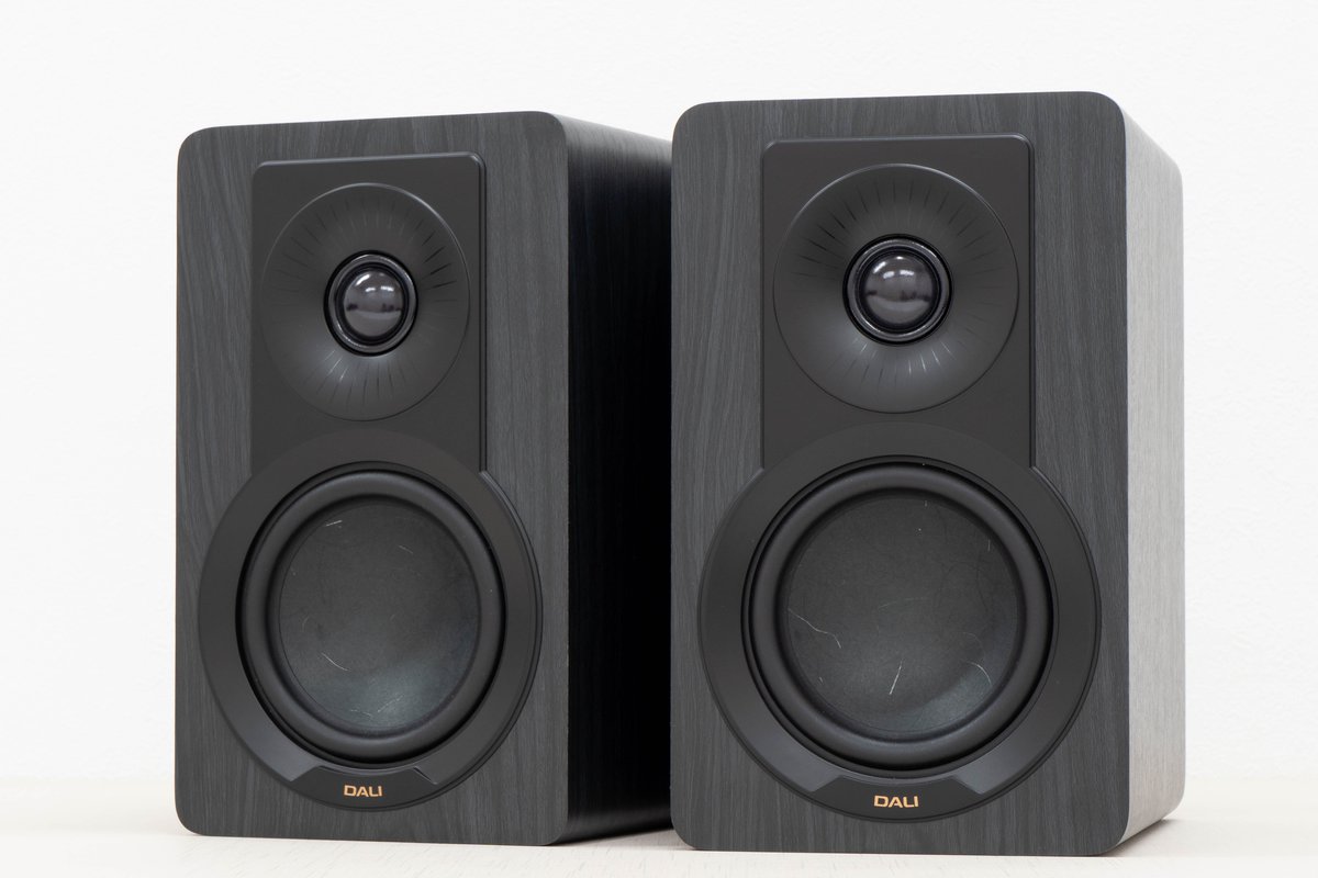 DALIの “プレミアム” なコンパクトスピーカー「KUPID」、音楽に