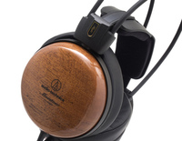 ポール・スミス、オーディオテクニカとコラボした世界限定500台の