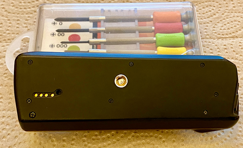 Dissection Minolta NP-90M battery pack for Minolta (Maxxum) 9000