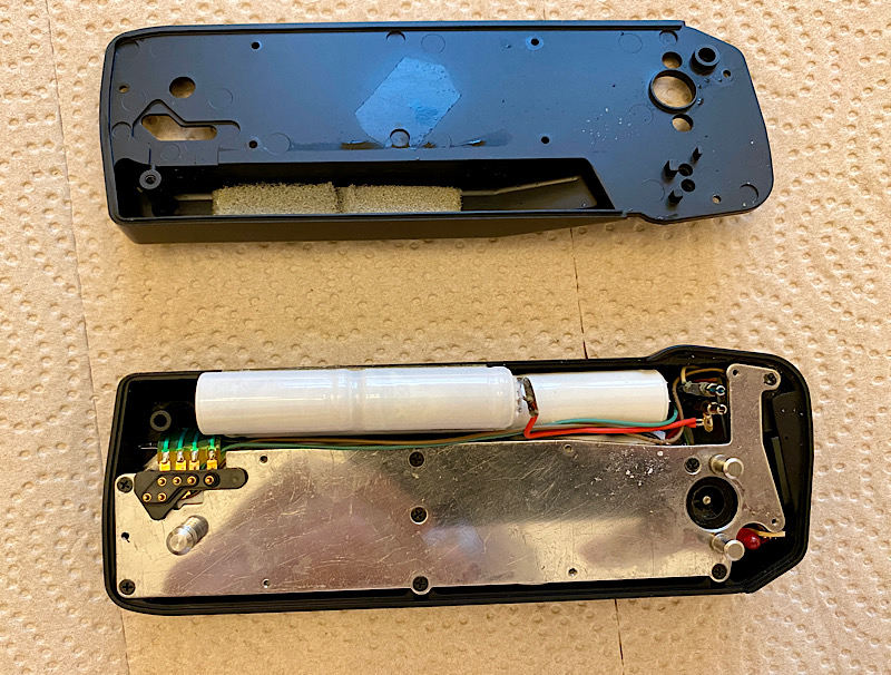 Dissection Minolta NP-90M battery pack for Minolta (Maxxum) 9000