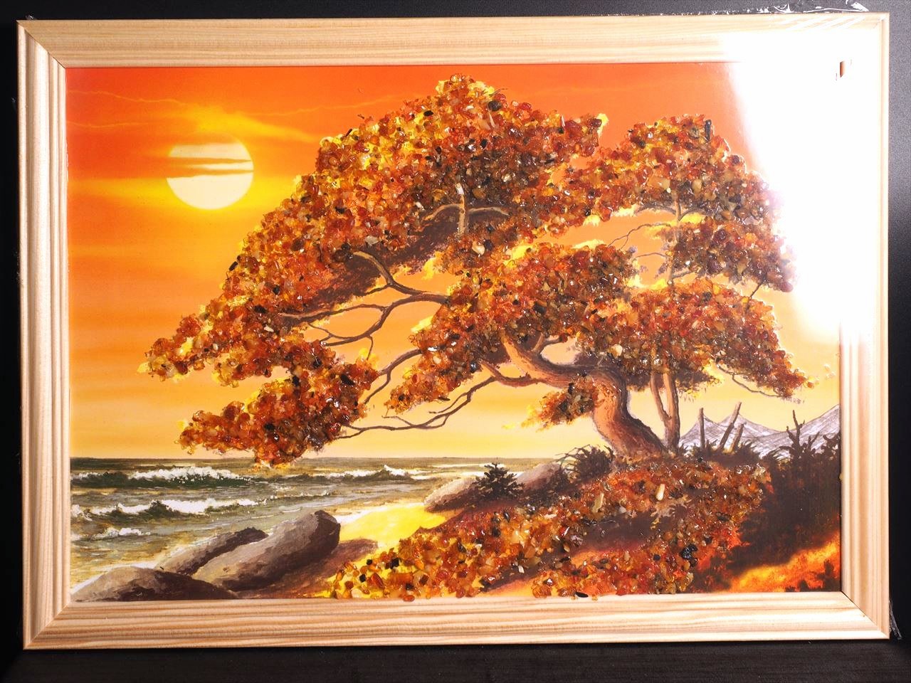 ◇天然アンバー使用の品ある珍しい絵画◇インテリア・ディスプレイに