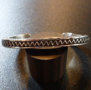 ナバホ Wylie・Secatero スタンプワーク ヘビーゲージバングル