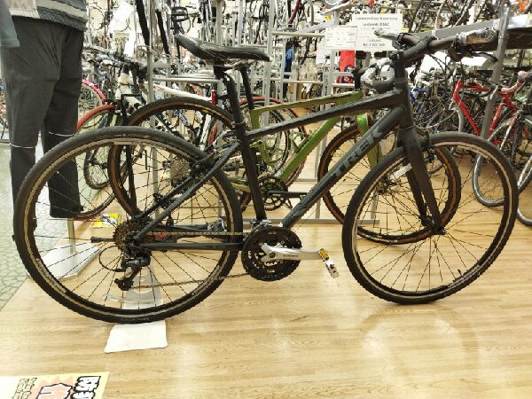 シンプル＆スマート! TREK FX7.4 クロスバイクのご紹介です。｜2022年