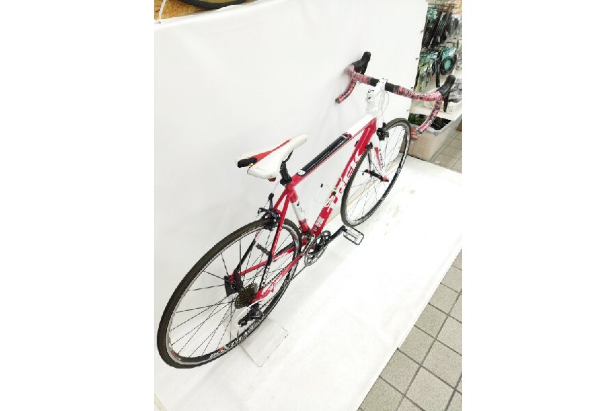 コスパが良い！こだわりのアルミロードバイク! TREK 2.3 のご紹介です