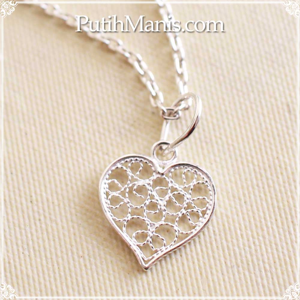 ハートの銀線細工ペンダントトップ・シルバーネックレス【silver925