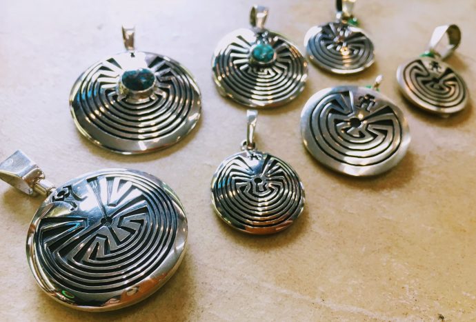 ホピ族のペンダントトップ Man in the Maze編 | インディアン