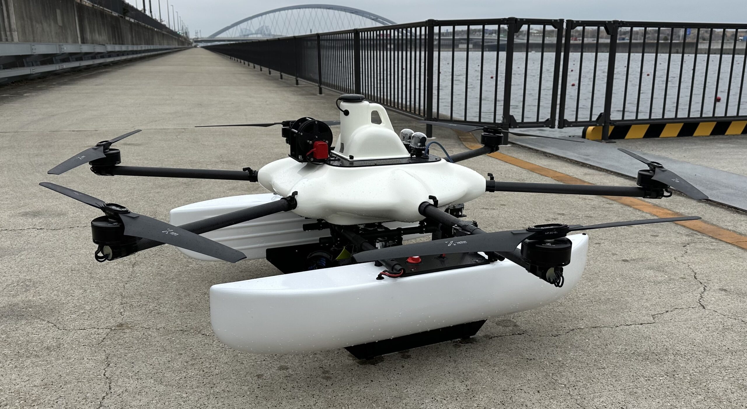 水空合体ドローンを用いて、遠隔での橋脚水中点検に成功 ～老朽化する