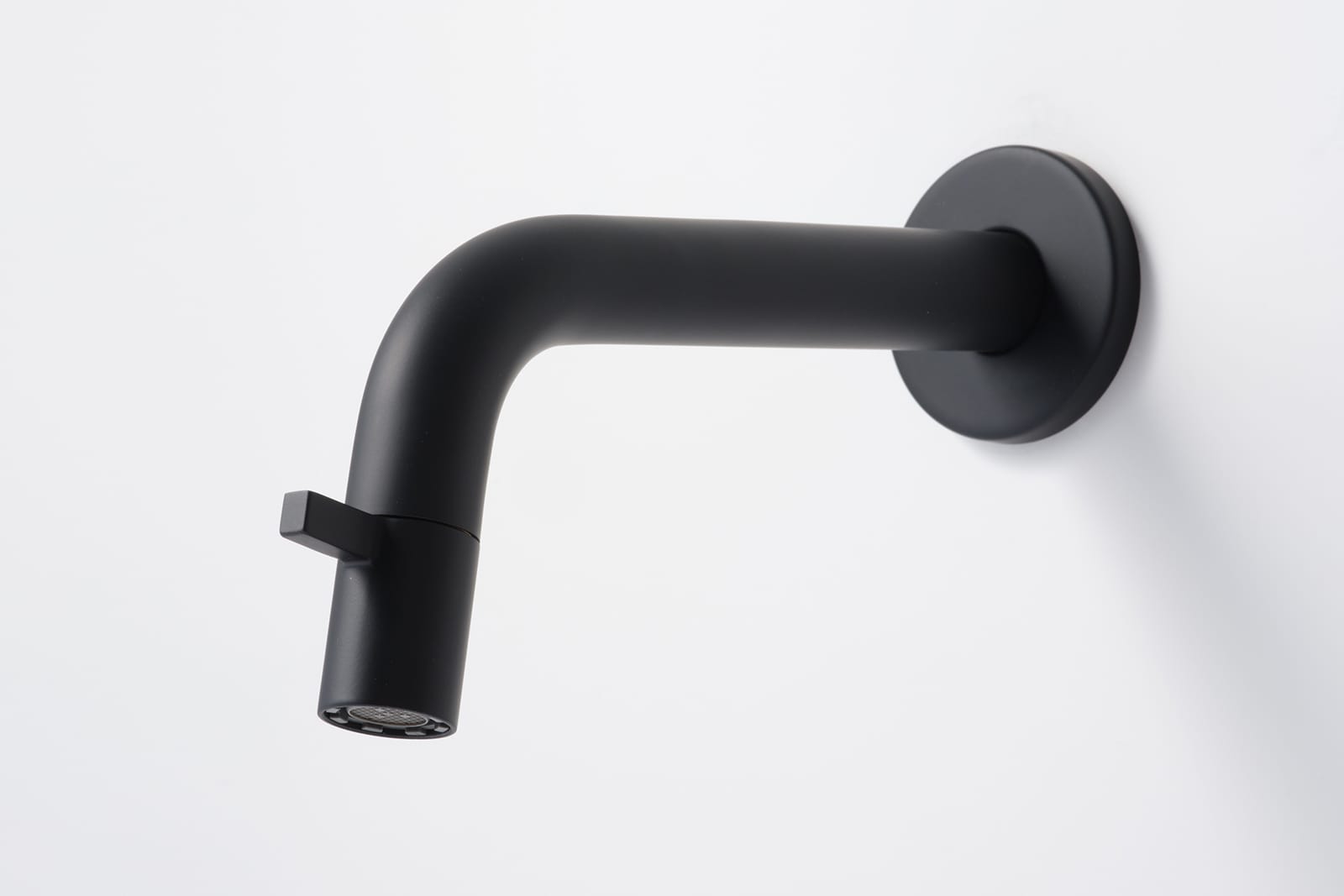 壁付けスパウトレバー水栓 洗面用 マットブラック L186 | KB-TP011-04