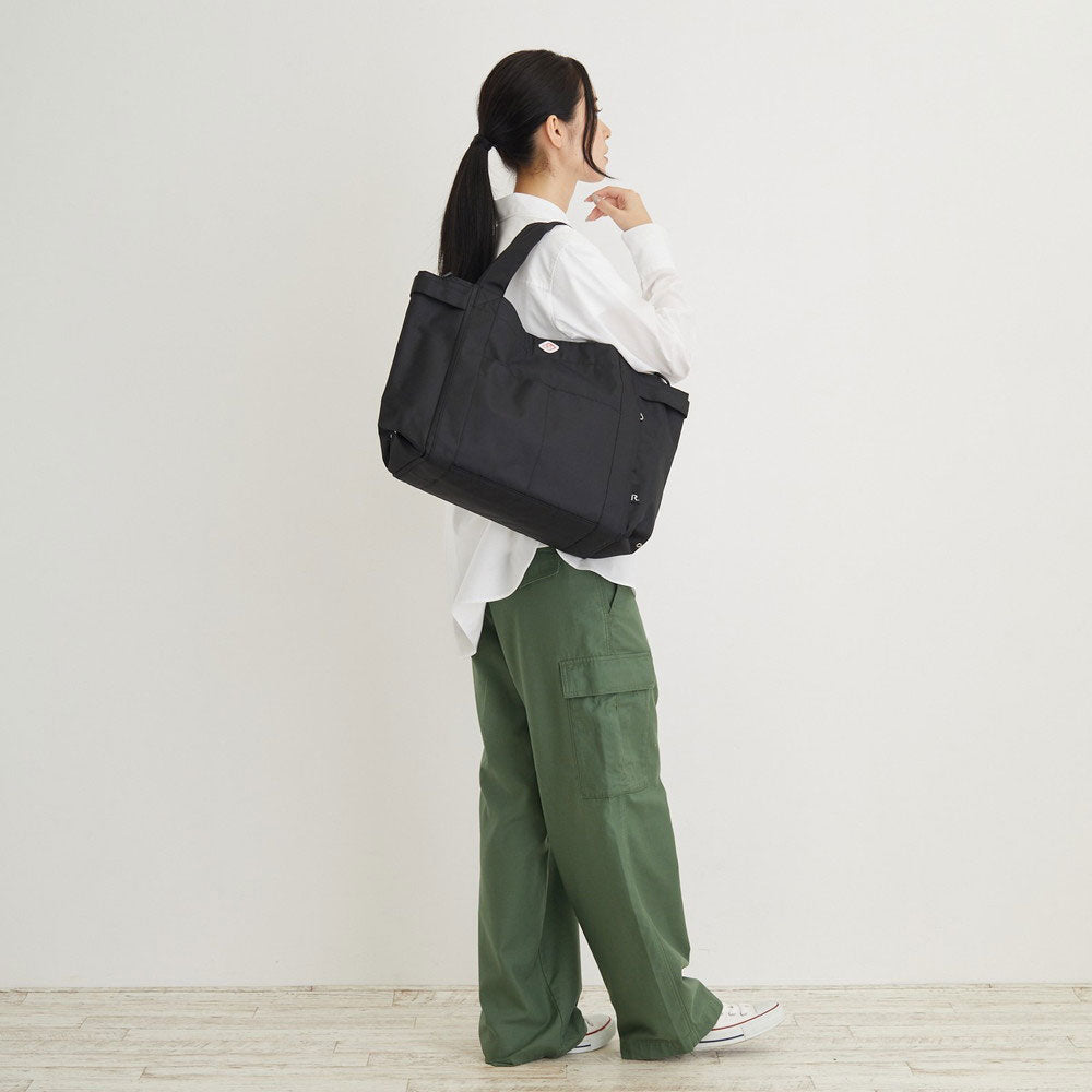 値下中【ほぼ未使用】ROOTS ハードシェル・バッグバッグ（ブラック