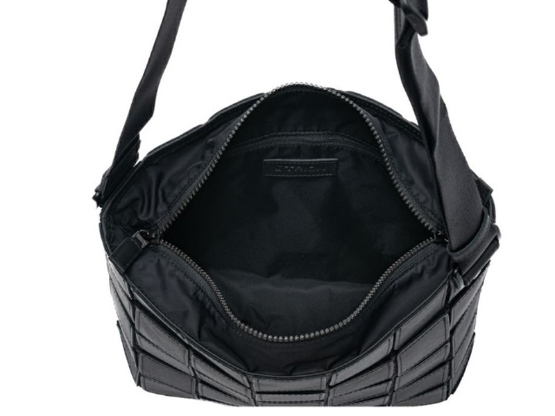 TRION トライオン 軽量ショルダーバッグ（DB70PS204） | 靴のリーガル