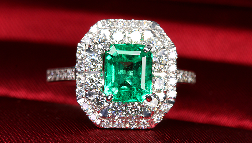 エメラルド 1.8ct ダイヤモンド 0.9ct プラチナ リング(指輪)【品質