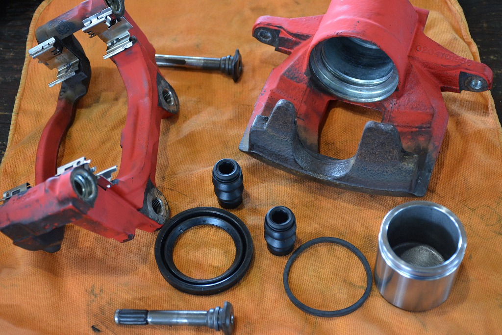 アバルト500 キャリパピストンとブレーキホースの交換 | RED POINT