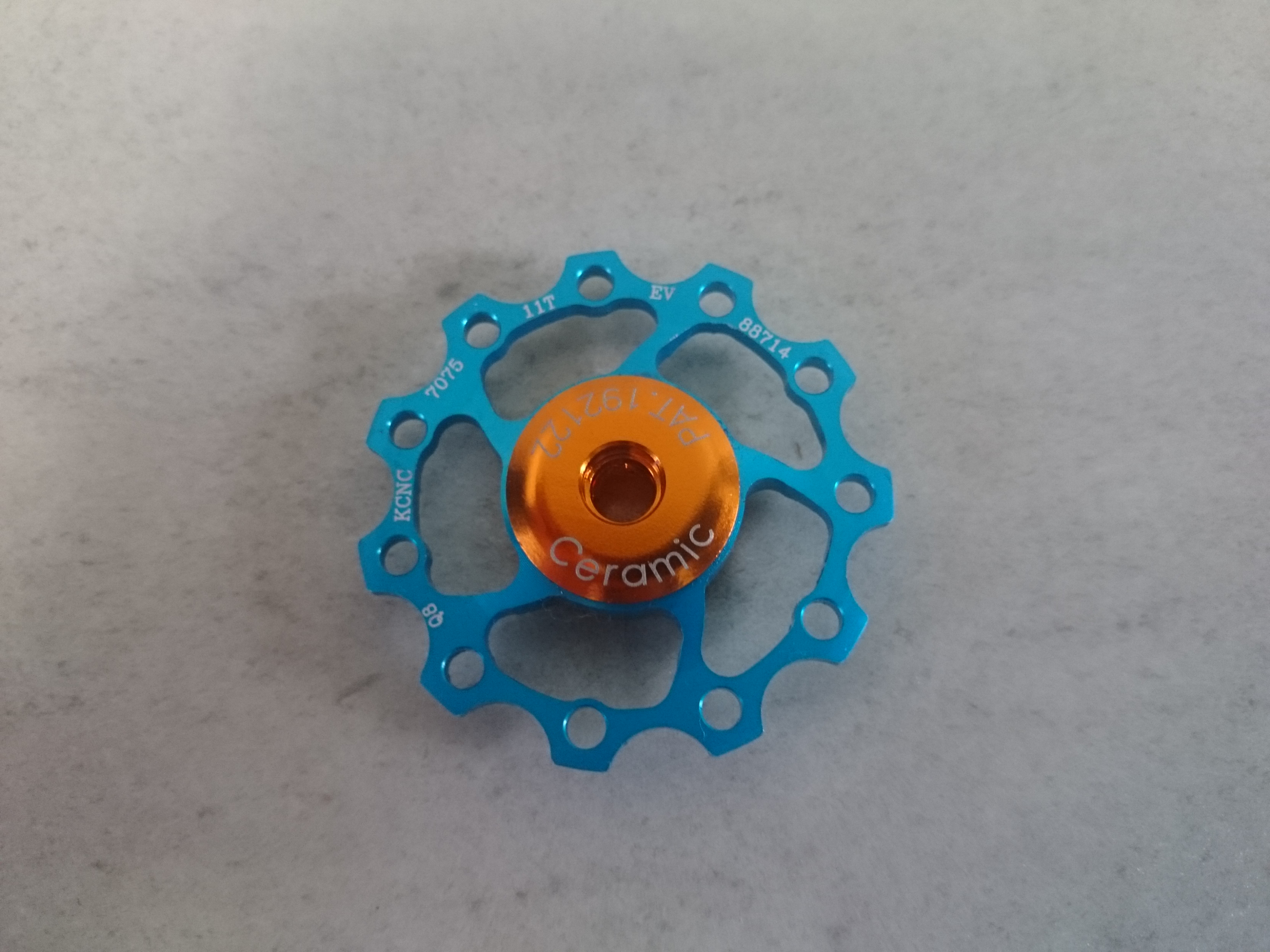 105以下の人は交換必須！KCNCプーリー「セラミックジョッキーホイール」