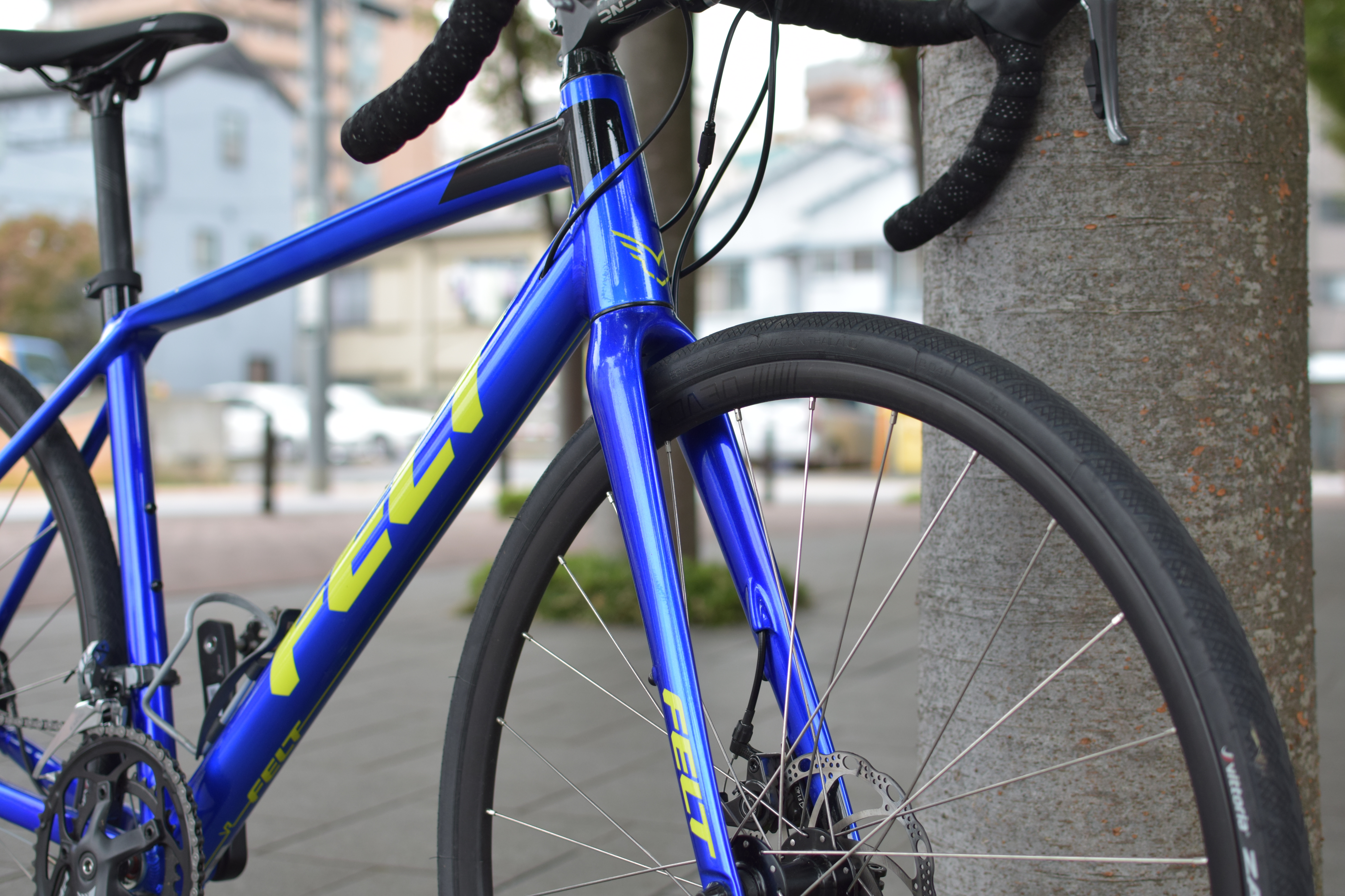 ゆっくり走れる安定性とロードバイクらしいスピードを両立 | Felt VR60