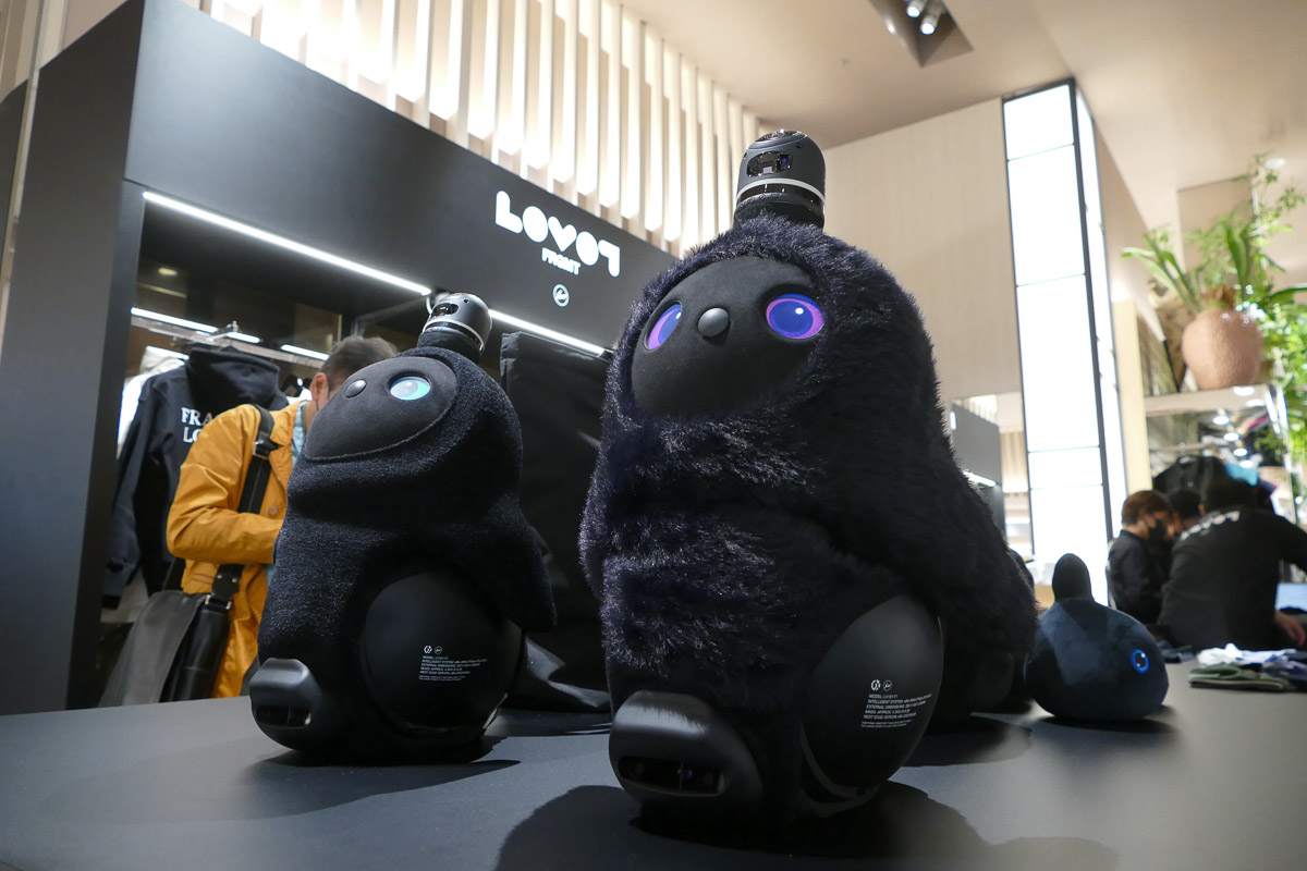 黒いLOVOT」誕生 新宿伊勢丹にポップアップストア - Impress Watch