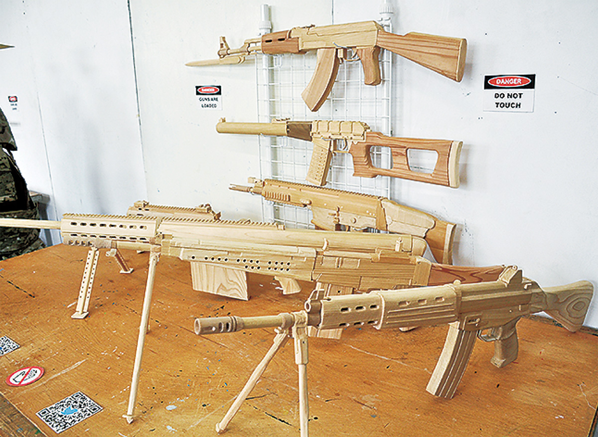 大津高小松君 忠実すぎる「木銃」 評価は海外からも | 横須賀・三浦